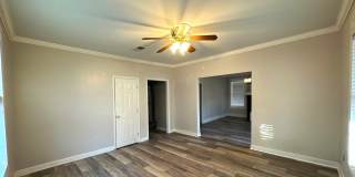 RHODES AREA 4 Bedroom /2.5 Bath House! Gorgeous New Floors Gallery 22