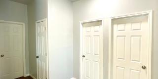 MOVE IN SPECIAL 2 Bedroom Duplex Available Near DOWNTOWN! Gallery 10