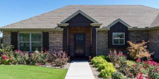 Georgeous 3 bedroom 2 bath home with SOLAR  and a view! Gallery 3
