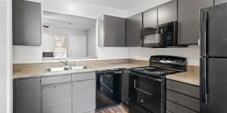 RIVER CROSSING TOWNHOME - 2BD -2.5BA - GREENBELT VIEW - WASHER/DRYER - RESERVED PARKING Gallery 7