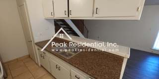 Spacious 2bd/1ba Sacramento Fourplex Gallery 9