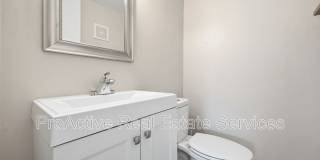 1006 Barclay Square Gallery 20