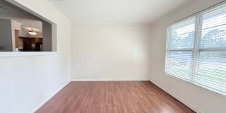Spacious Living, Modern Updates & Fully Fenced Yard Spacious Living, Modern Updates & Fully Fenced Yard Gallery 5