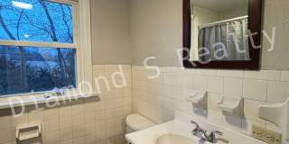 Gorgeous 2 Bedroom Home Available Early July - Great Location! Gallery 11