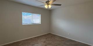 Tile flooring, 2 beds, 1 bath, 964 sqft, 2-car garage Gallery 9
