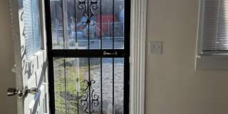 Two bedroom House For Rent S. Floyd Street Gallery 16