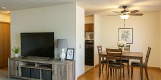 Middleton Lakeview Gallery 3