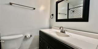 229 N Poplar Street Gallery 13