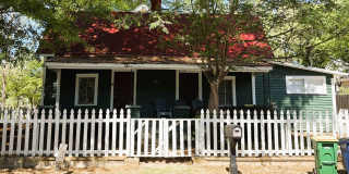 Cute Downtown 2 Bedroom Cottage! Gallery 1