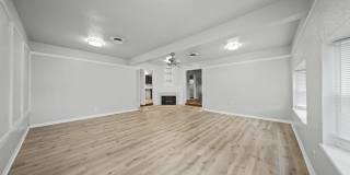 307 Oak St Gallery 9