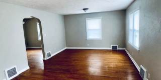 Large 2 bed 1 bath Duplex in Dundee! Gallery 3