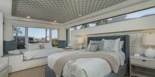 Exquisite Waterfront Gem. Gallery 15