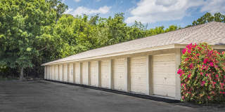 Seville Apartments. A Beautiful apartments is waiting for you to make it a Home. Great Specials Today! Gallery 17