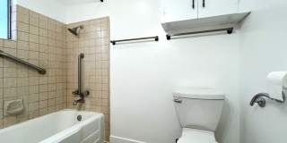 3 bed, 2 bath located in Riverside! Gallery 33