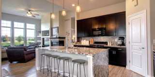 Spacious 3 BDR Townhome on Golf Course Gallery 18
