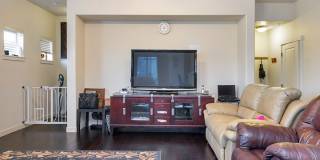 Spectacular 3BD Condo | Near Intel | Walk to MAX Station | Free High-Speed Internet | Water/Sewer/Garbage Included! Gallery 7