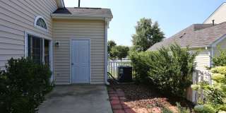 3 Bedroom, 2 Bath End Unit with Fresh Carpet and Paint in Auburn Square! Gallery 29