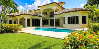 ** STUNNING 5 BEDROOM, 5.5 EN SUITE BATH 6,000 SQ FOOT HOME ** AS AN ANNUAL RENTAL ** PINE WOODS ** MOVE IN TODAY *** Gallery 1