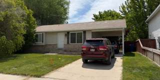 Cozy PG 3-Bedroom -- Large Fenced Yard Gallery 1