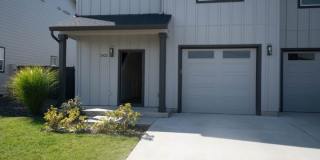 3-Bedroom, 2.5-Bathroom Duplex Style Townhome! Gallery 1