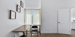 2 Bedroom Condo for Rent in Redding CA | Pool, Spa, Fireplace, Balcony Gallery 33