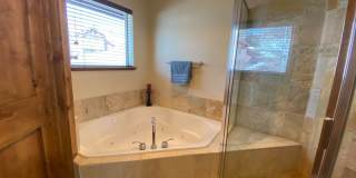 Cedar Ridge Townhome  **Mid-April thru November Rental** Gallery 17