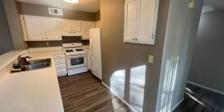 Charming 1 Bedroom Condo with Detached 1 Car Garage! Gallery 6