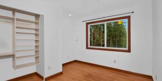 Private 4 Bedroom Retreat on 5-Acres Cottage Lake Gallery 27