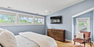 Spacious Kent Home | 6 Bed | 4 Bath | 4,000 Sf | Front Porch + Backyard | Detached 4-Car Garage Gallery 26