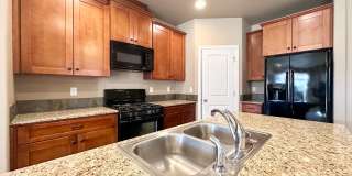 Modern 3 Bed/2.5 Bath with Double Car Garage Townhome in Sandy, OR! Gallery 9