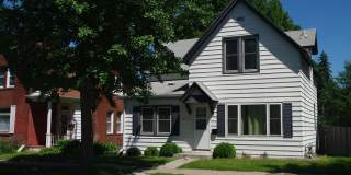 Large Garage!! Large 3 Bedroom House in Midway near Green Line Gallery 1