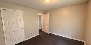Nice 2 BR/1 Bath Duplex - Covered Parking & Large Backyard Gallery 13