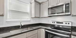 Spacious 4-Bedroom Townhome Gallery 8