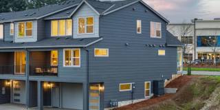 Goregous 3 Bedroom with Loft and Bonus Room! High Ceilings! Pantry! Keyless Entry! Double Oven  MROE! Must SEE! Gallery 1