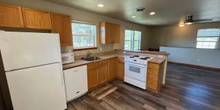 Nicely Update Home in Great Location with Hot Tub Care Included Gallery 8
