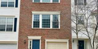 Beautiful 3 level garage townhome Gallery 1