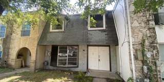 Very Large 2/2.5 Townhome with covered parking Gallery 1