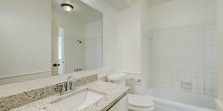 3 bedroom 2.5 bath - NW Highway and Rockwell Gallery 34
