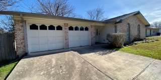 Hidden 4 Bed 2 Bath Gem in South Austin! Gallery 3