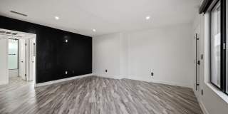 955 N Oxford Avenue Gallery 21