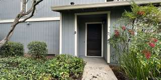 Charming 2 Bedroom Townhouse – Prime Location, Available Now! Gallery 1