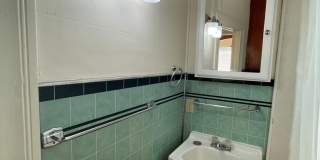 Vintage 3BR House Close to Campus! Gallery 21
