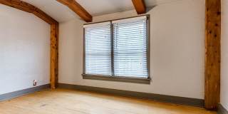 Unique with a Artsy Flare    2 Bed/1.5 Bath in Edgemere Park $995/month! Gallery 18