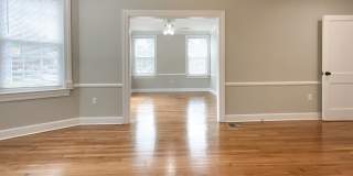 Bright & Spacious 2BR Unit w/ Bay Windows! Gallery 5