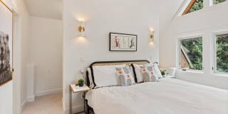 111 S Sixth Street Gallery 19