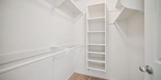 Spacious Townhome Located in the Highly Desirable Shadow Ridge Community of Oak Park Gallery 20