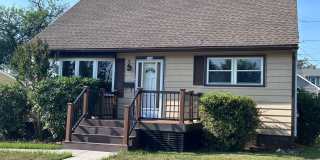 Cape Cod in Middletown 4 bedroom Gallery 1