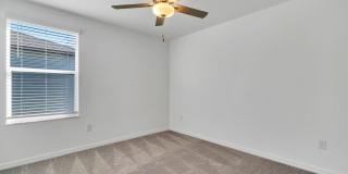 Newer fully fenced backyard 4 Bds/2.5 Bths Home with great floor plan and Resort community Gallery 15