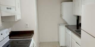 2 bed, 1 Bath, 900 sqft with washer/dryer hookups and 1 car garage Gallery 3