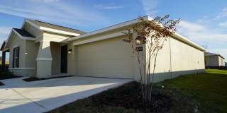 Single Family House Minutes to Davenport Posner Park Shopping Mall Gallery 3